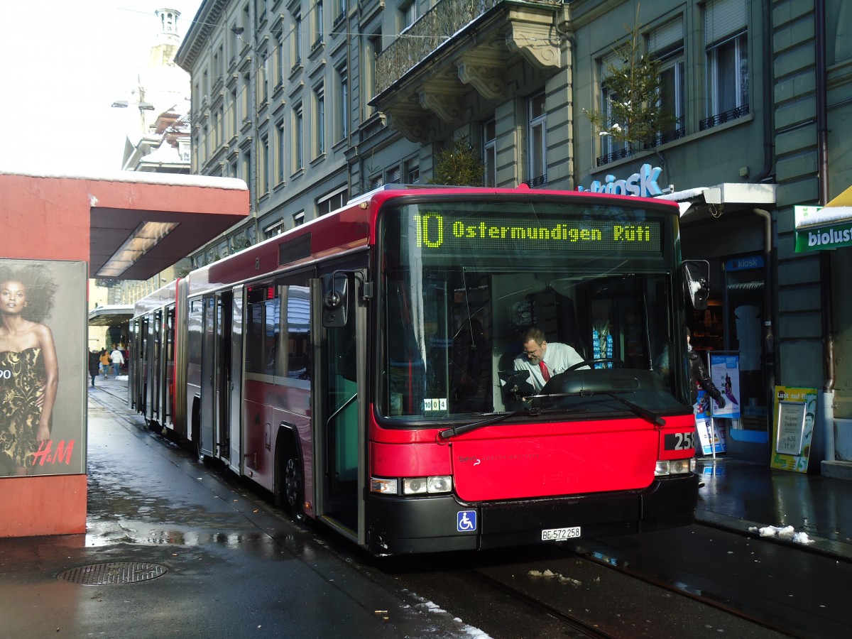 (131'153) - Bernmobil, Bern - Nr. 258/BE 572'258 - Volvo/Hess am 29. November 2010 beim Bahnhof Bern