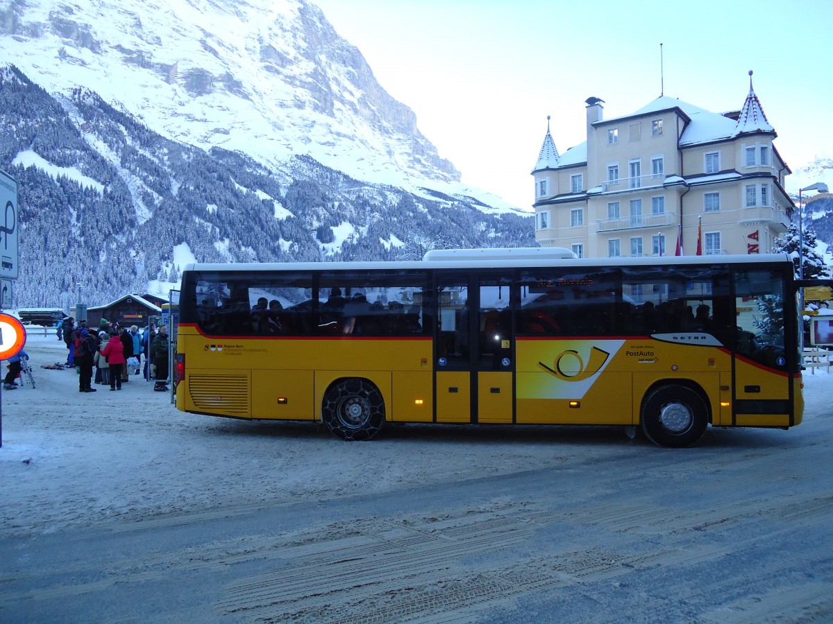 (131'883) - AVG Meiringen - Nr. 65/BE 401'465 - Setra am 31. Dezember 2010 beim Bahnhof Grindelwald