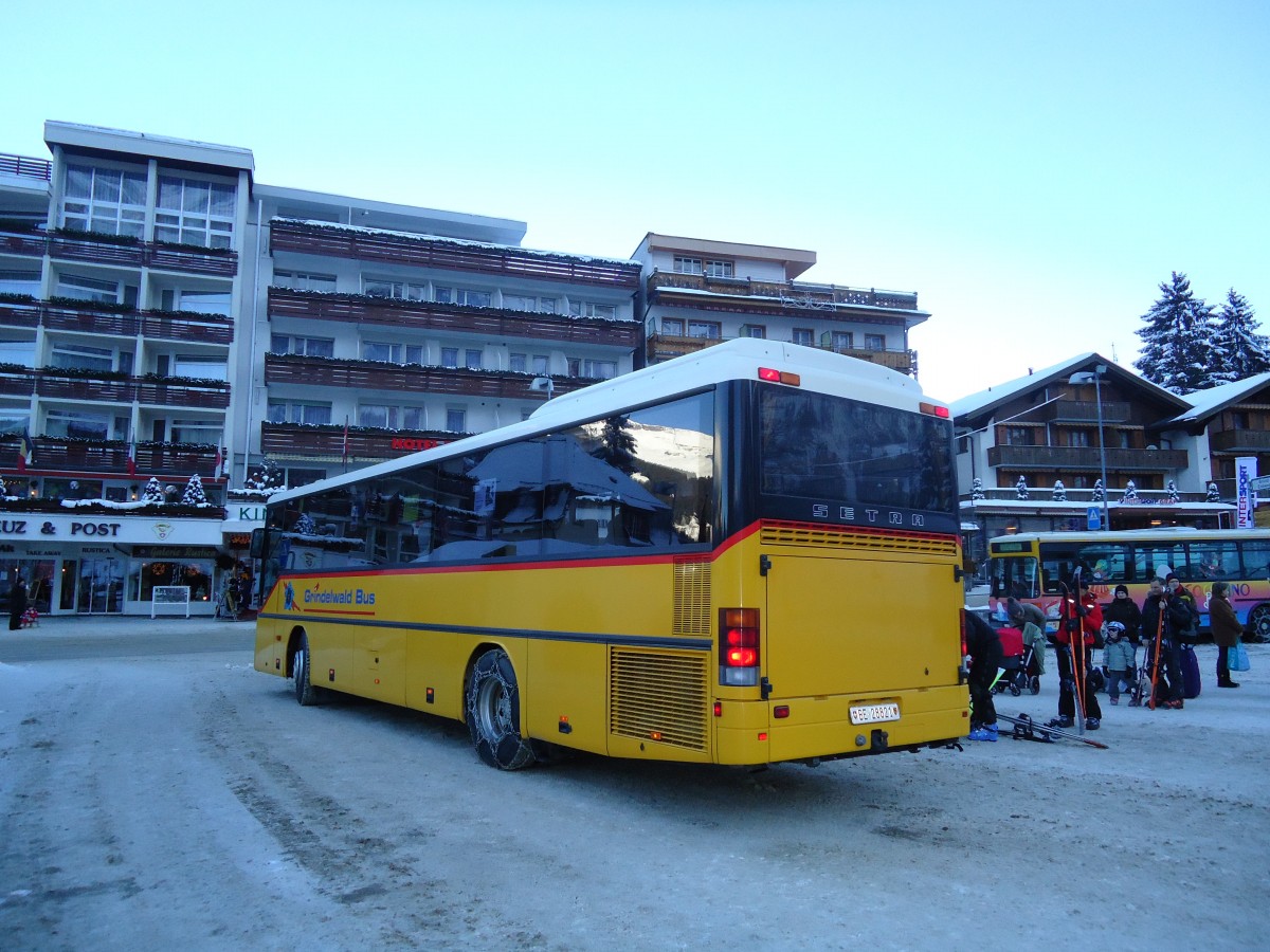 (131'885) - AVG Grindelwald - Nr. 16/BE 28'821 - Setra am 31. Dezember 2010 beim Bahnhof Grindelwald