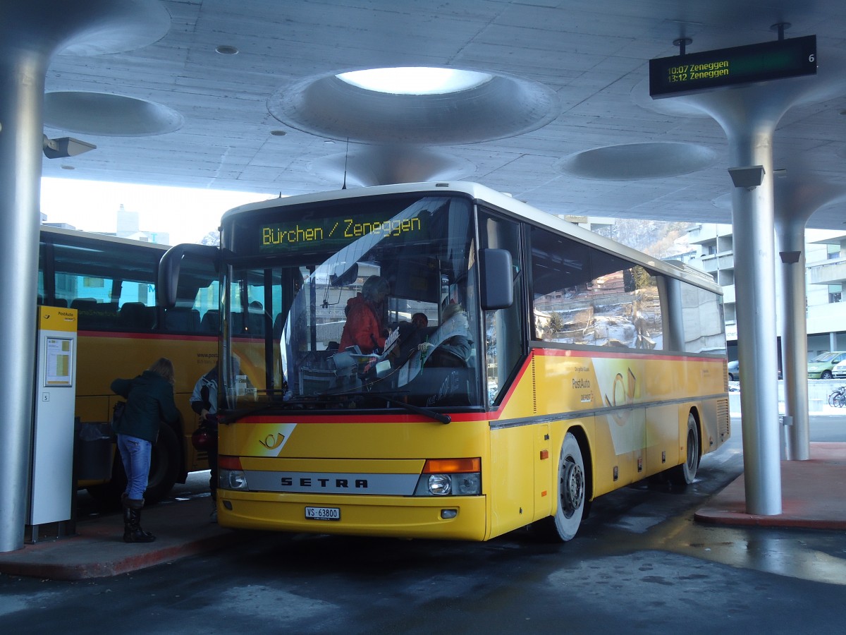 (131'929) - Autotour, Visp - VS 63'800 - Setra am 2. Januar 2011 beim Bahnhof Visp