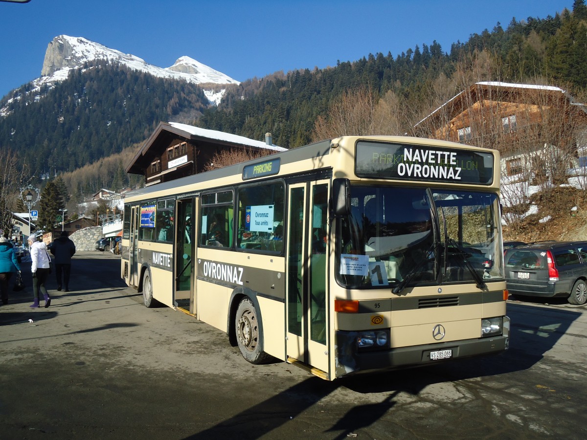 (131'962) - Buchard, Leytron - Nr. 95/VS 285'066 - Mercedes/R&J (ex AZZK Zollikon Nr. 27) am 2. Januar 2011 in Ovronnaz, Post