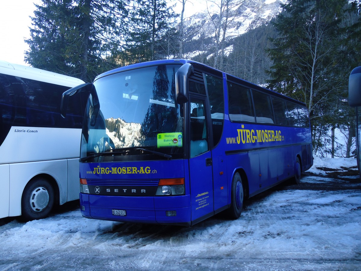 (132'092) - Moser, Teuffenthal - BE 142'017 - Setra (ex BE 336'192; ex AutoPostale Ticino-Moesano; ex P 26'001; ex Barenco, Faido) am 8. Januar 2011 in Adelboden, Unter dem Birg