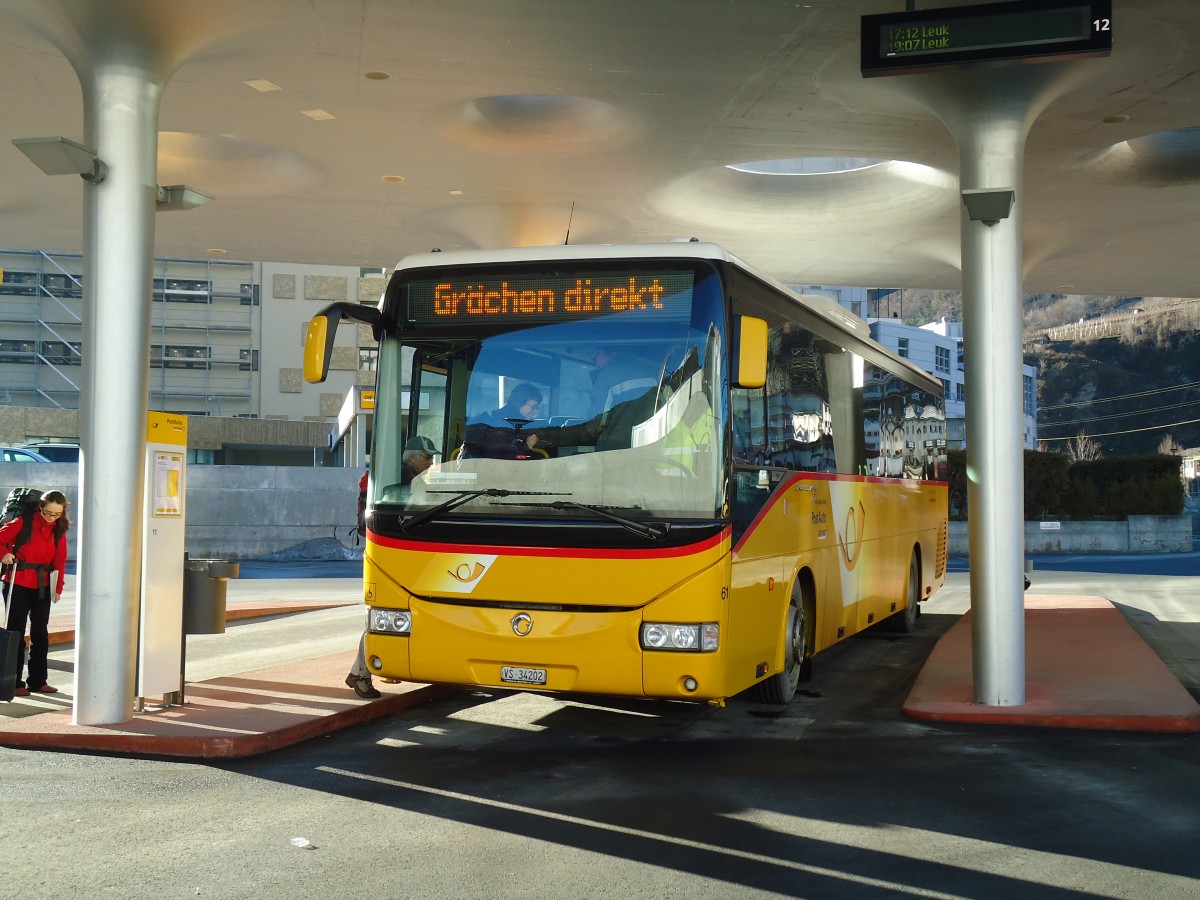 (132'335) - Zerzuben, Visp-Eyholz - Nr. 61/VS 34'202 - Irisbus am 16. Januar 2011 beim Bahnhof Visp