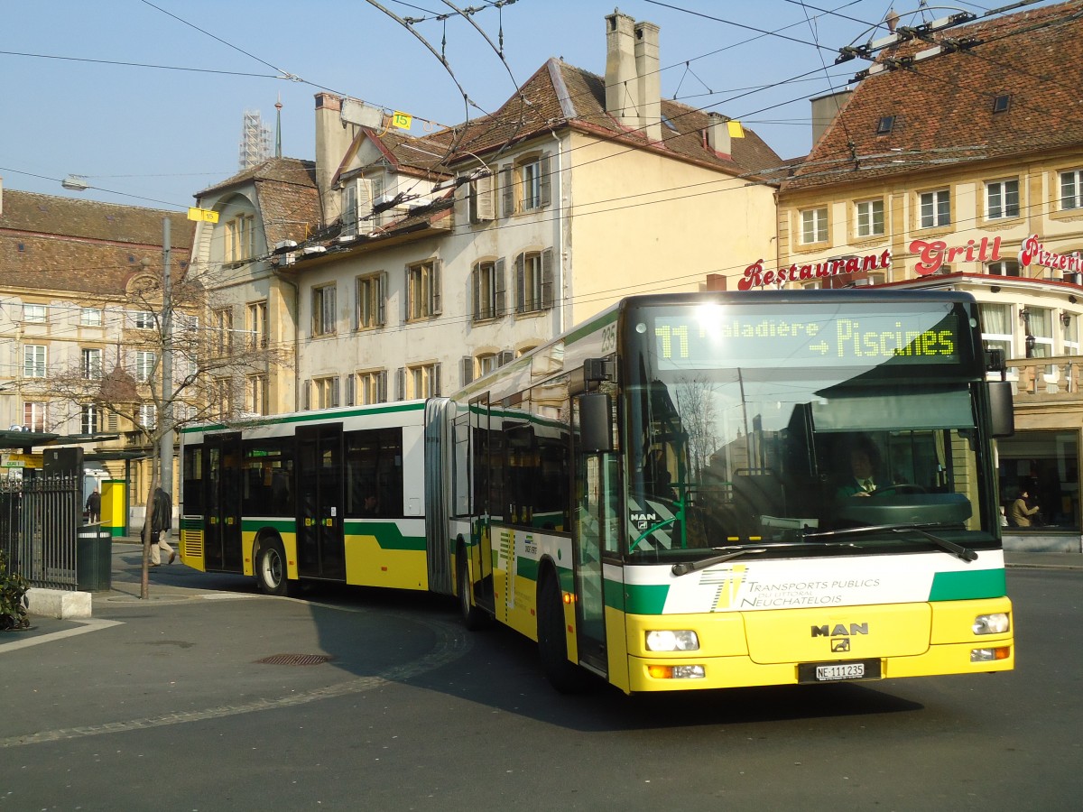 (132'740) - TN Neuchtel - Nr. 235/NE 111'235 - MAN am 8. Mrz 2011 in Neuchtel, Place Pury