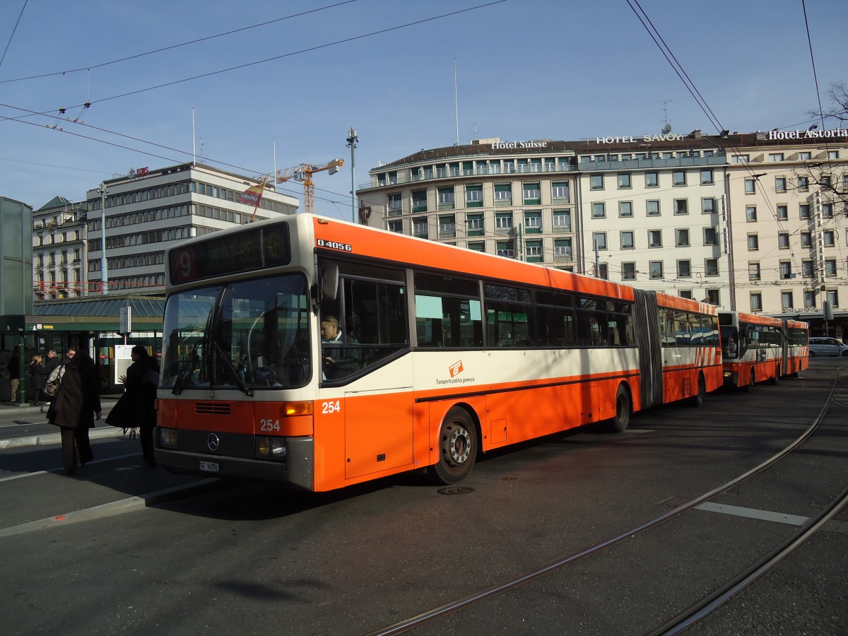 (132'941) - TPG Genve - Nr. 254/GE 96'290 - Mercedes am 10. Mrz 2011 beim Bahnhof Genve