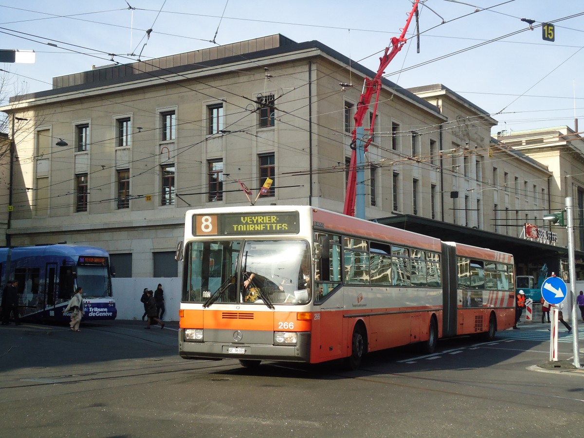 (132'942) - TPG Genve - Nr. 266/GE 96'101 - Mercedes am 10. Mrz 2011 beim Bahnhof Genve