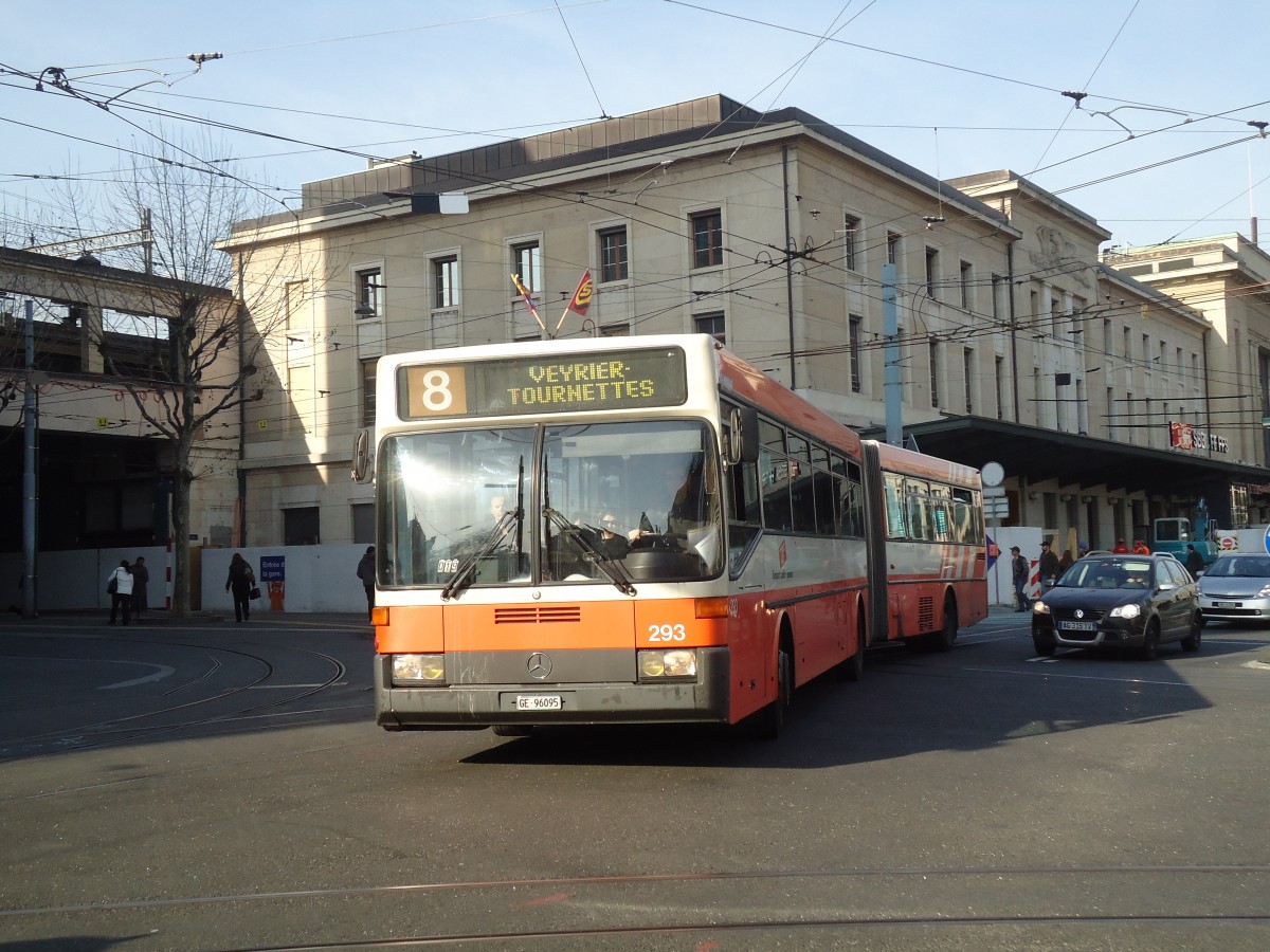 (132'949) - TPG Genve - Nr. 293/GE 96'095 - Mercedes am 10. Mrz 2011 beim Bahnhof Genve