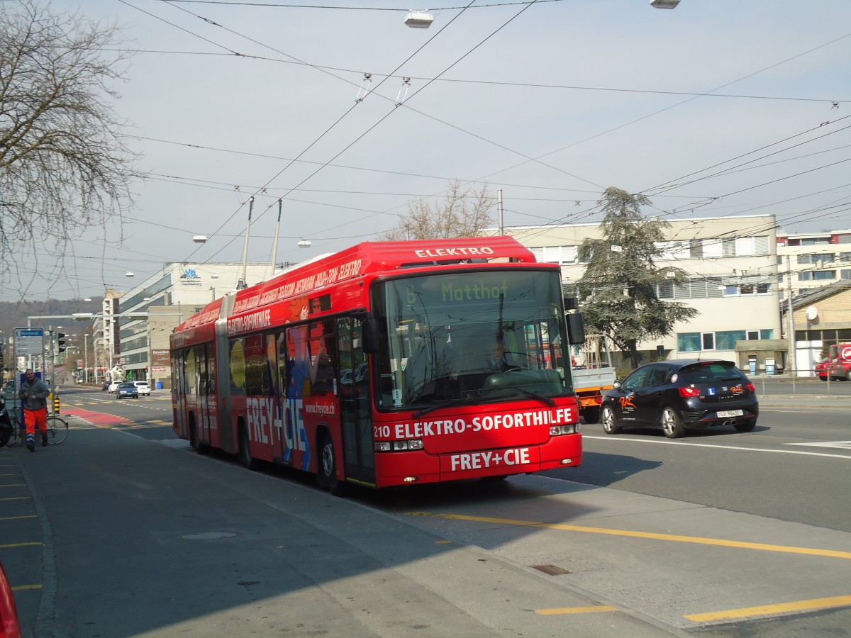 (132'998) - VBL Luzern - Nr. 210 - Hess/Hess Gelenktrolleybus am 11. Mrz 2011 in Luzern, Weinbergli