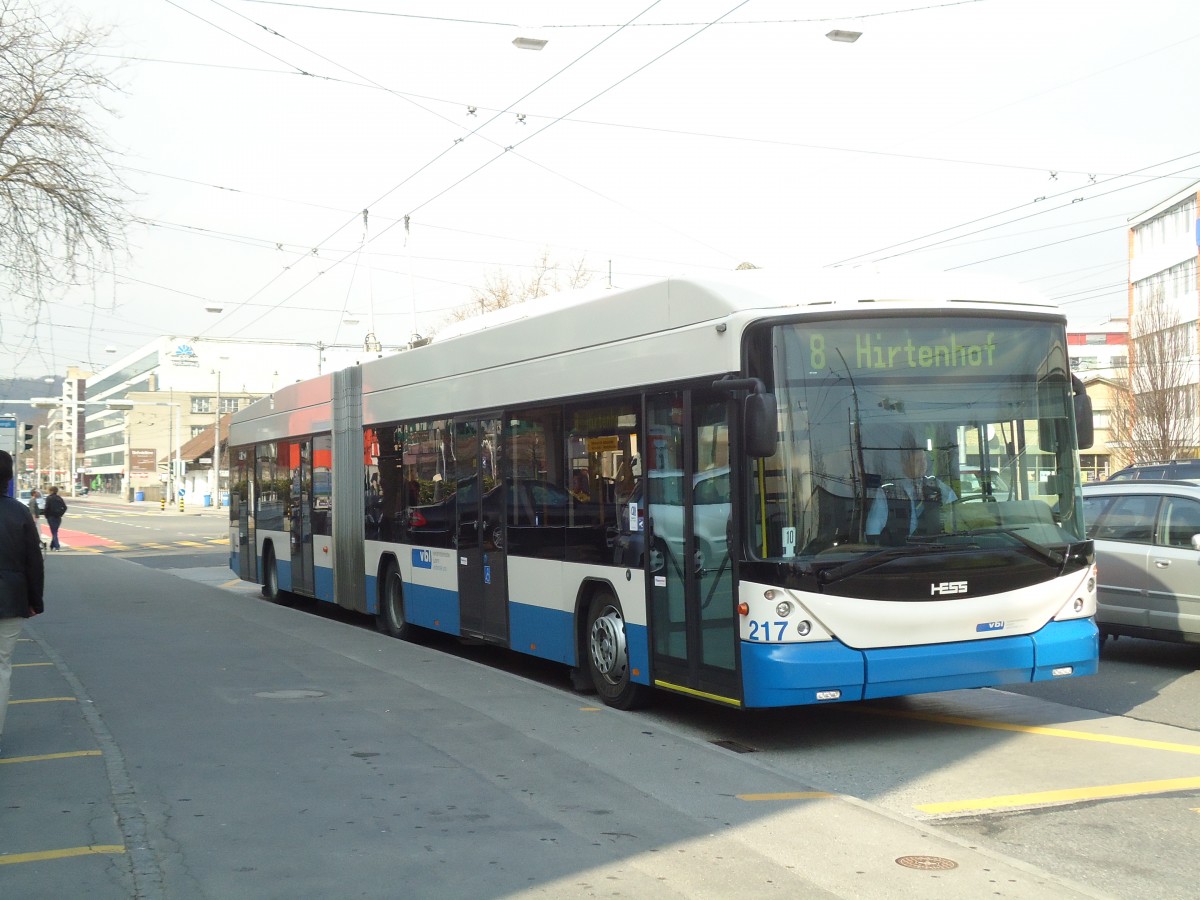 (133'010) - VBL Luzern - Nr. 217 - Hess/Hess Gelenktrolleybus am 11. Mrz 2011 in Luzern, Weinbergli