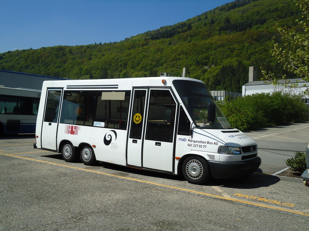 (133'324) - MAB Basel - Nr. 12 - VW/Kutsenits (ex Taxi-Zentrale, Basel Nr. 12) am 17. April 2011 in Biel, Rattinbus