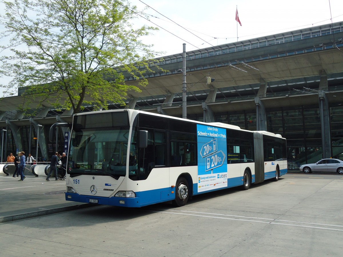 (133'407) - VBL Luzern - Nr. 151/LU 15'051 - Mercedes am 24. April 2011 beim Bahnhof Luzern