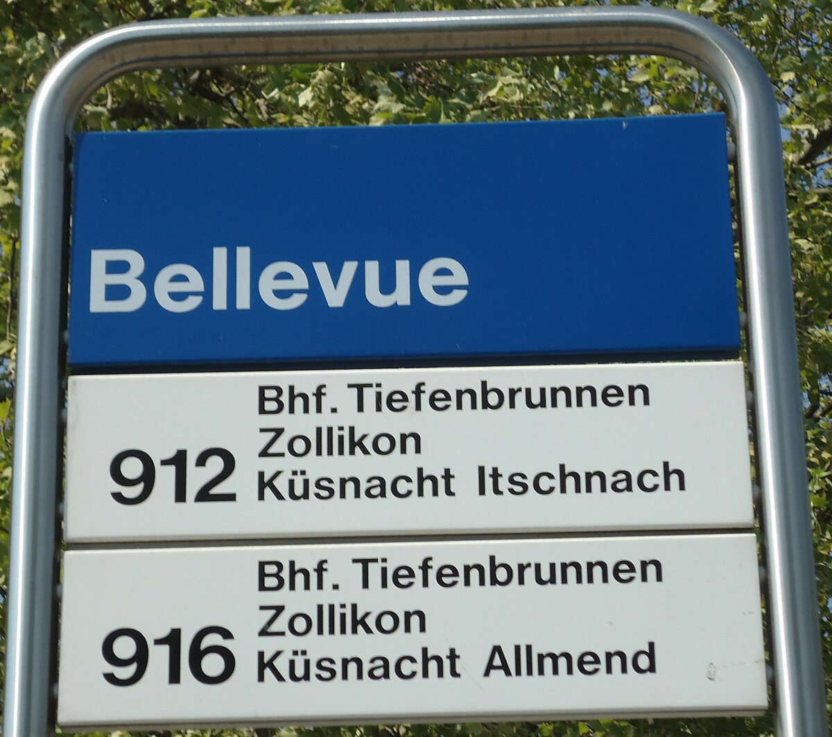 (133'473) - ZVV-Haltestellenschild - Zrich, Bellevue - am 25. April 2011