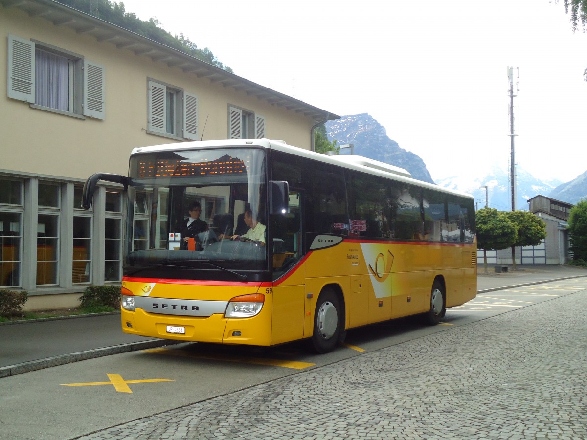 (133'590) - AAGU Altdorf - Nr. 59/UR 9358 - Setra am 14. Mai 2011 beim Bahnhof Flelen