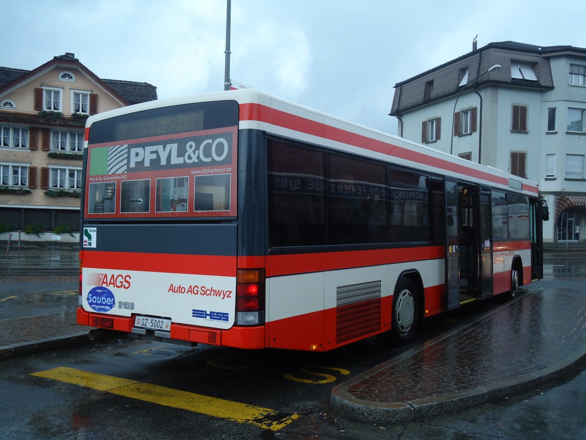 (133'655) - AAGS Schwyz - Nr. 2/SZ 5002 - Volvo/Hess am 14. Mai 2011 beim Bahnhof Schwyz