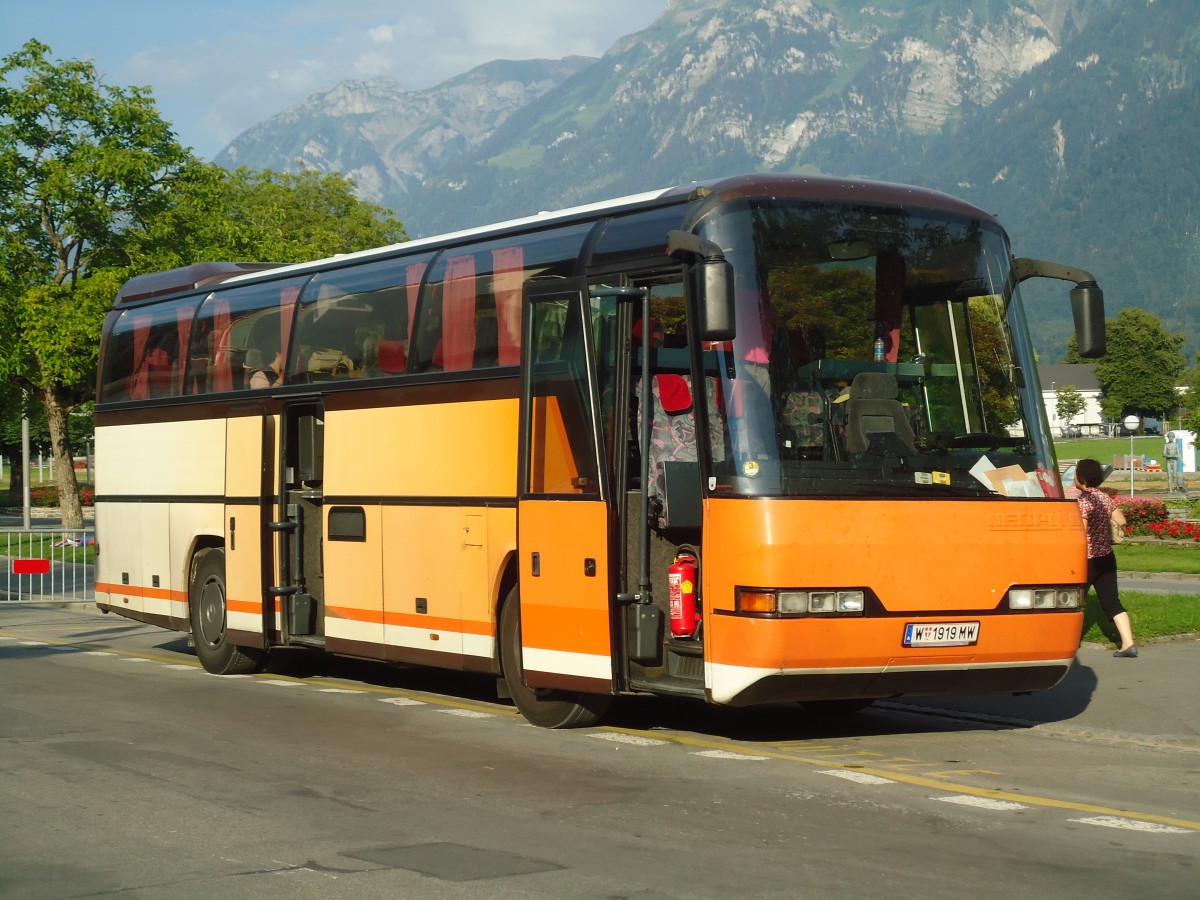 (134'560) - Aus Oesterreich: W 1919 MW - Neoplan am 27. Juni 2011 in Interlaken, Hheweg