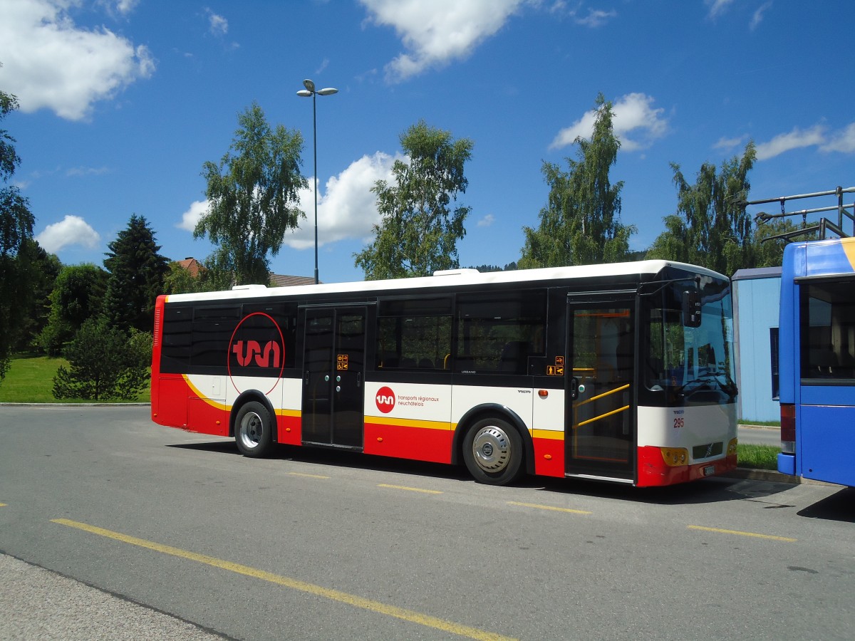 (134'997) - VR La Chaux-de-Fonds - Nr. 295/NE 113'295 - Volvo/Alfabuz am 11. Juli 2011 in La Chaux-de-Fonds, Dpt TC