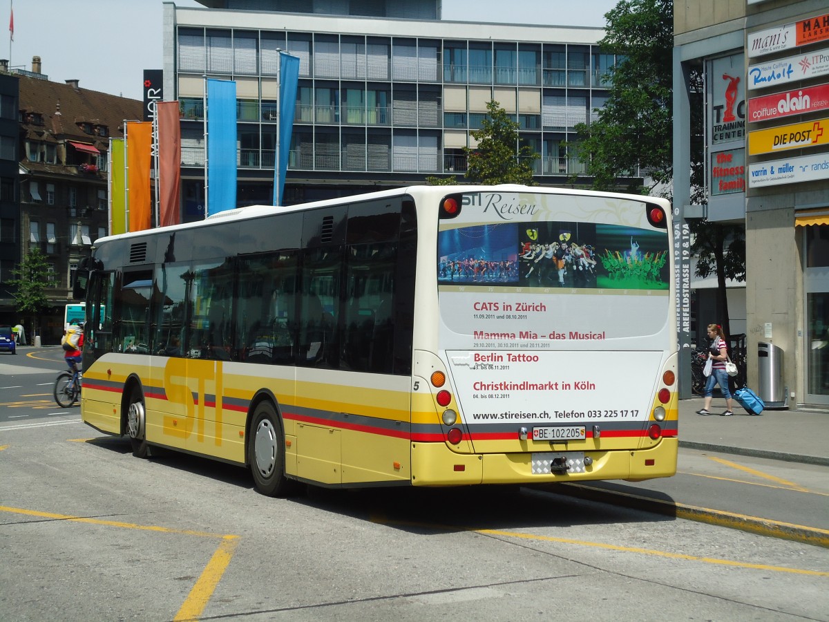 (135'162) - STI Thun - Nr. 5/BE 102'205 - Van Hool (ex Moser, Teuffenthal; ex Burri, Teuffenthal) am 15. Juli 2011 beim Bahnhof Thun