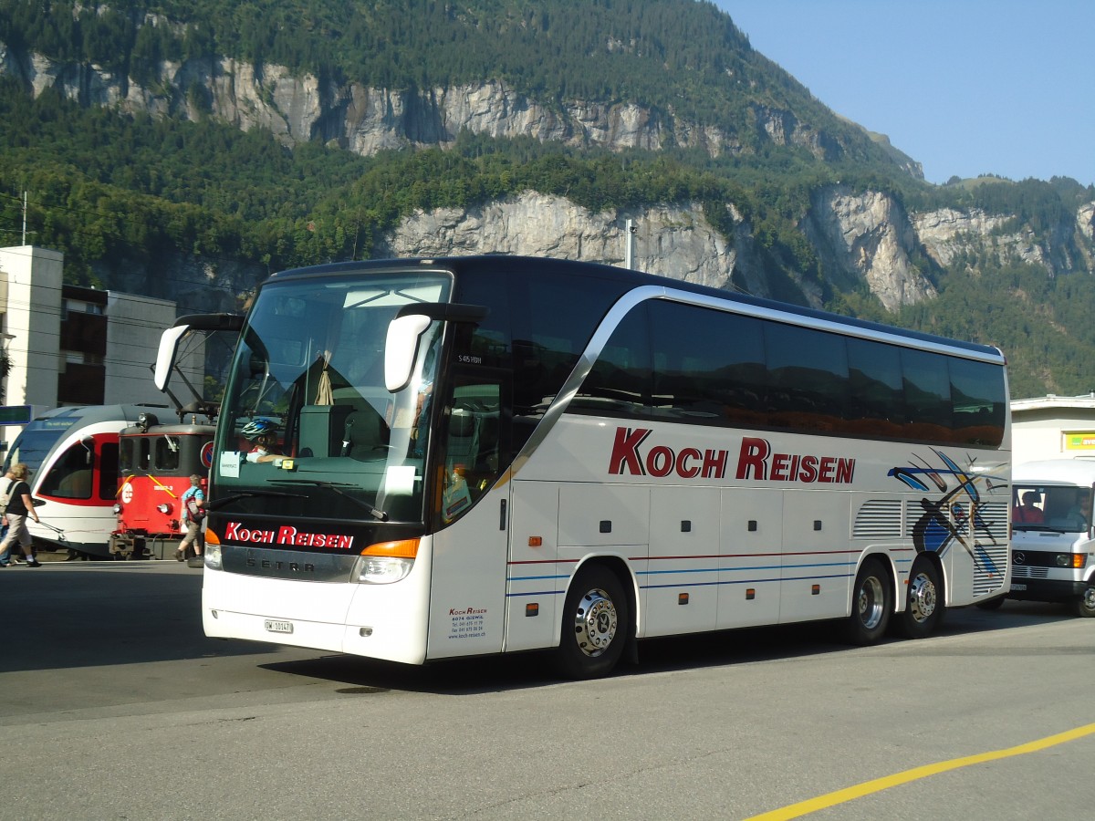 (135'662) - Koch, Giswil - OW 10'147 - Setra am 21. August 2011 beim Bahnhof Meiringen