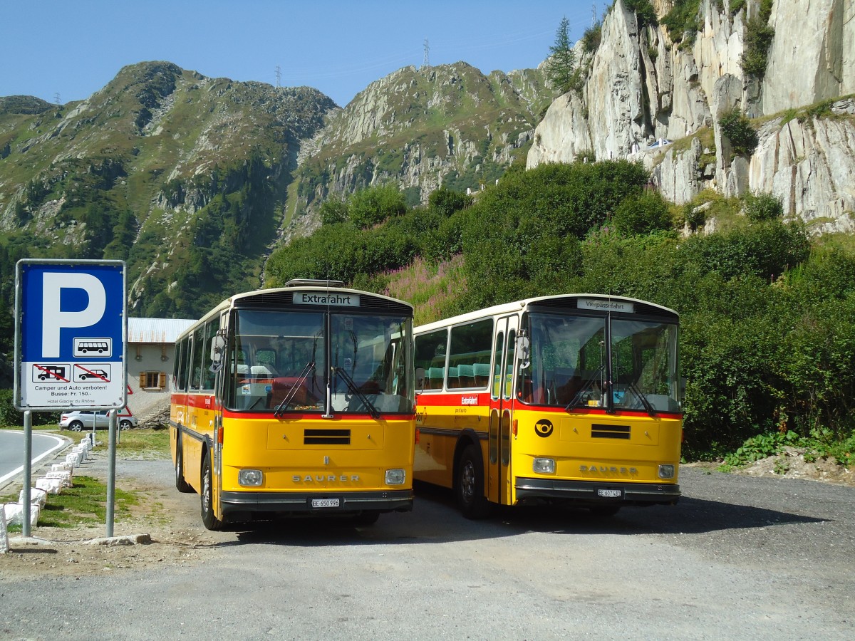 (135'689) - Kammermann, Bern - BE 650'996 - Saurer/Hess (ex Flury, Balm; ex P 24'233) + AVG Meiringen - Nr. 74/BE 607'481 - Saurer/R&J (ex P 24'357) am 21. August 2011 in Gletsch, Post