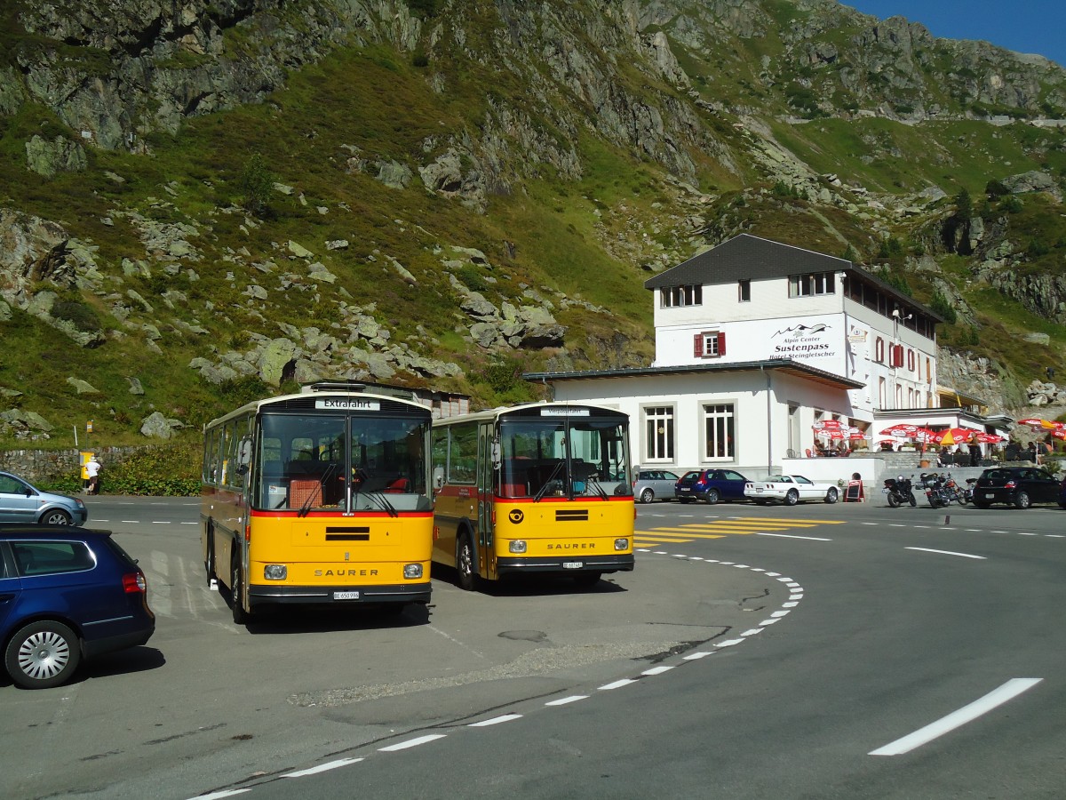 (135'737) - Kammermann, Bern - BE 650'996 - Saurer/Hess (ex Flury, Balm; ex P 24'233) + AVG Meiringen - Nr. 74/BE 607'481 - Saurer/R&J (ex P 24'357) am 21. August 2011 in Susten, Steingletscher