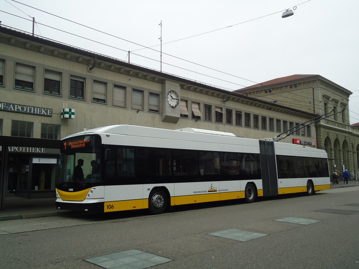 (136'013) - VBSH Schaffhausen - Nr. 106 - Hess/Hess Gelenktrolleybus am 25. September 2011 beim Bahnhof Schaffhausen