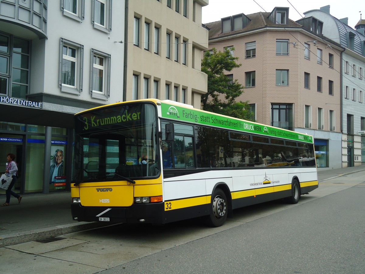 (136'017) - VBSH Schaffhausen - Nr. 32/SH 38'032 - Volvo/Hess am 25. September 2011 beim Bahnhof Schaffhausen