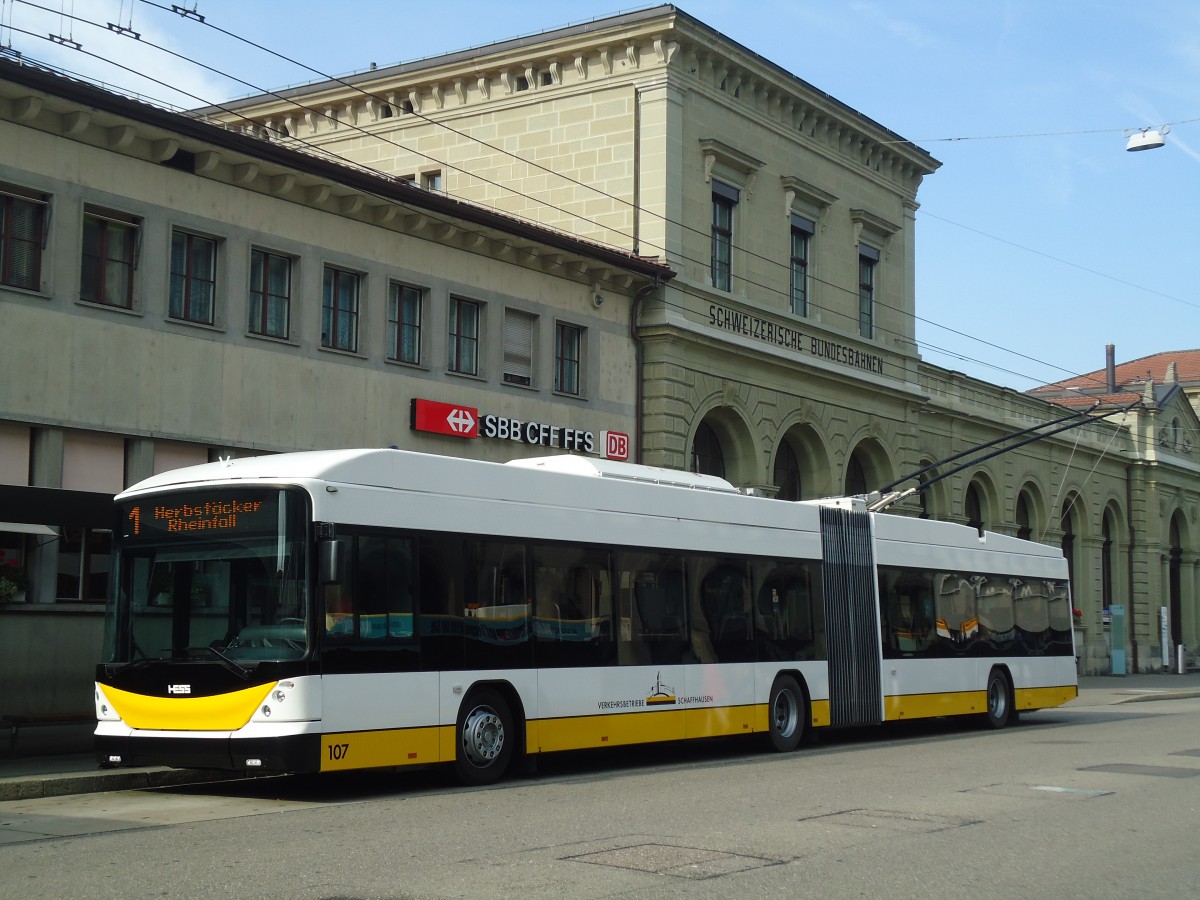 (136'205) - VBSH Schaffhausen - Nr. 107 - Hess/Hess Gelenktrolleybus am 25. September 2011 beim Bahnhof Schaffhausen