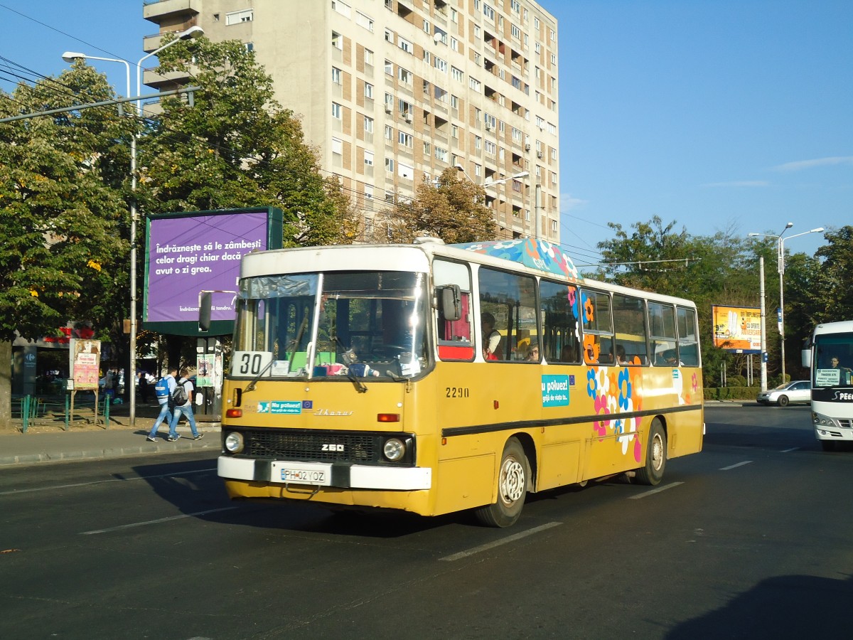 (136'404) - RATP Ploiesti - Nr. 2290/PH 02 YOZ - Ikarus am 5. Oktober 2011 beim Bahnhof Ploiesti Sd