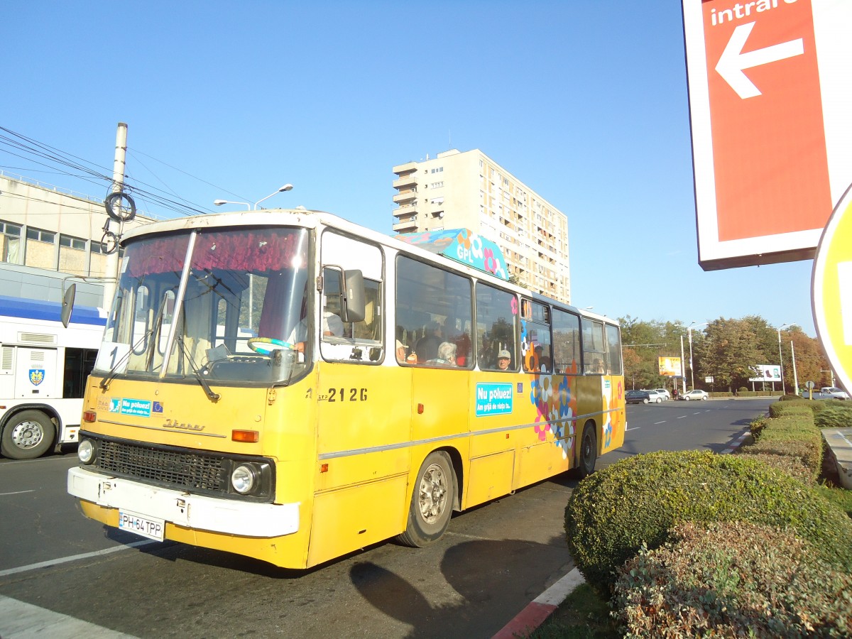 (136'415) - RAPT Ploiesti - Nr. 2126/PH 64 TPP - Ikarus am 5. Oktober 2011 beim Bahnhof Ploiesti Sd