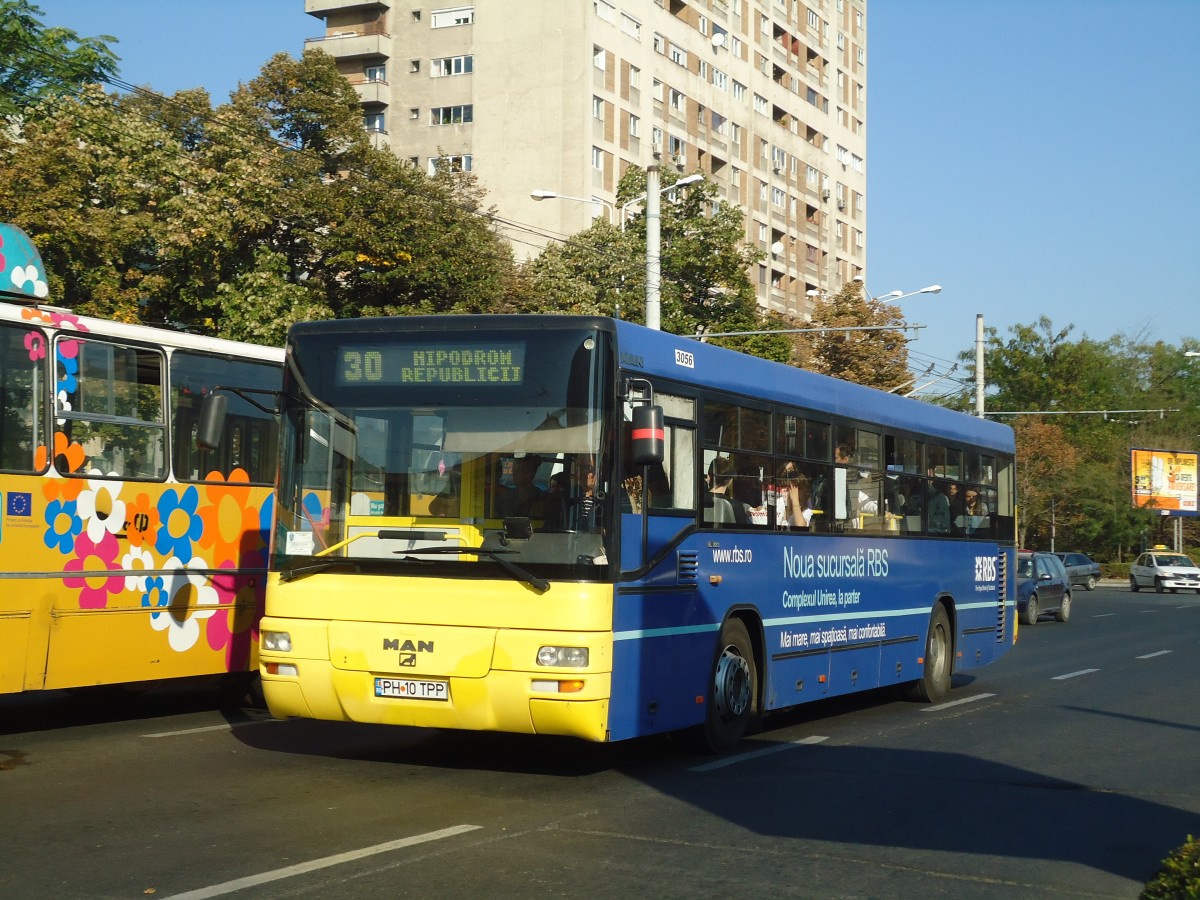 (136'435) - RATP Ploiesti - Nr. 3056/PH 10 TPP - MAN am 5. Oktober 2011 beim Bahnhof Ploiesti Sd