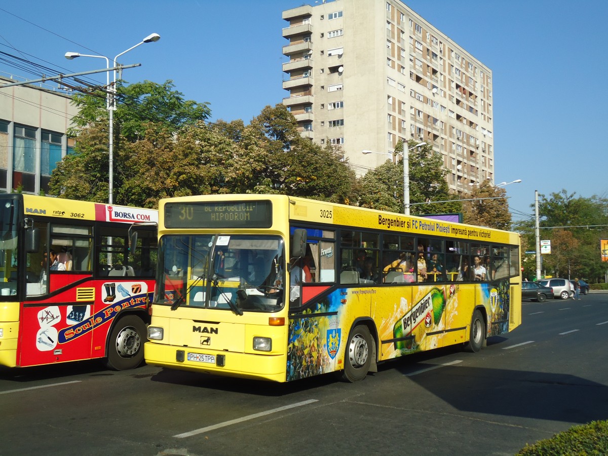 (136'444) - RATP Ploiesti - Nr. 3025/PH 25 TPP - MAN am 5. Oktober 2011 beim Bahnhof Ploiesti