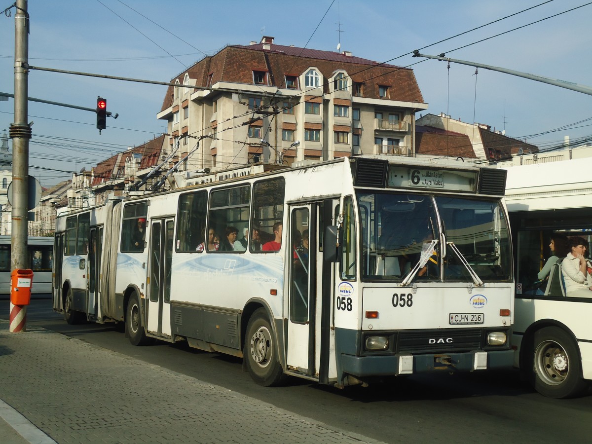 (136'540) - Ratuc, Cluj-Napoca - Nr. 58/CJ-N 256 - Rocar Gelenktrolleybus am 6. Oktober 2011 in Cluj-Napoca