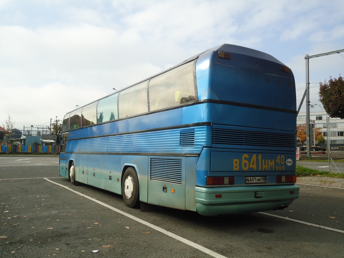 (136'615) - Aus Russland: ??? - B 641 HM - Neoplan am 17. Oktober 2011 in Thun, Seestrasse