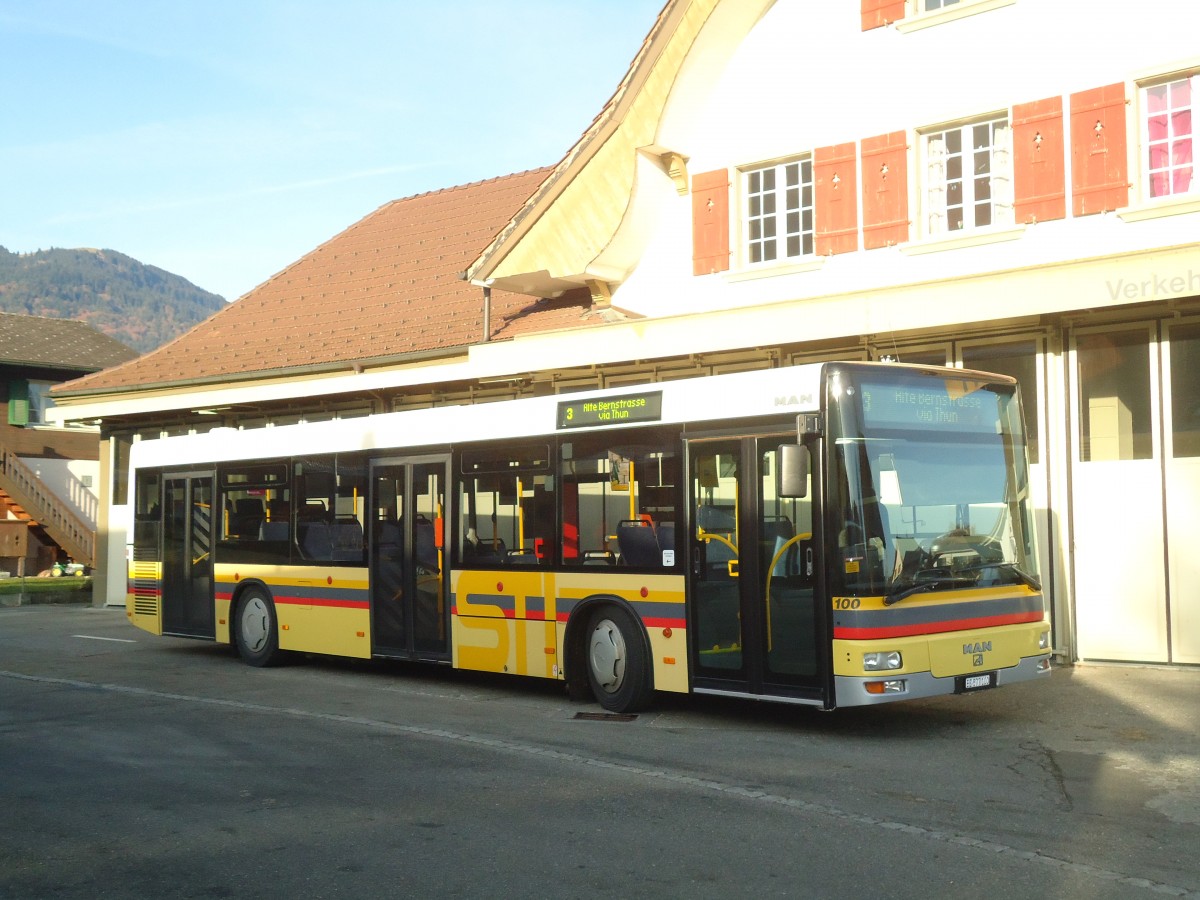 (136'814) - STI Thun - Nr. 100/BE 577'100 - MAN am 22. November 2011 in Blumenstein, Garage