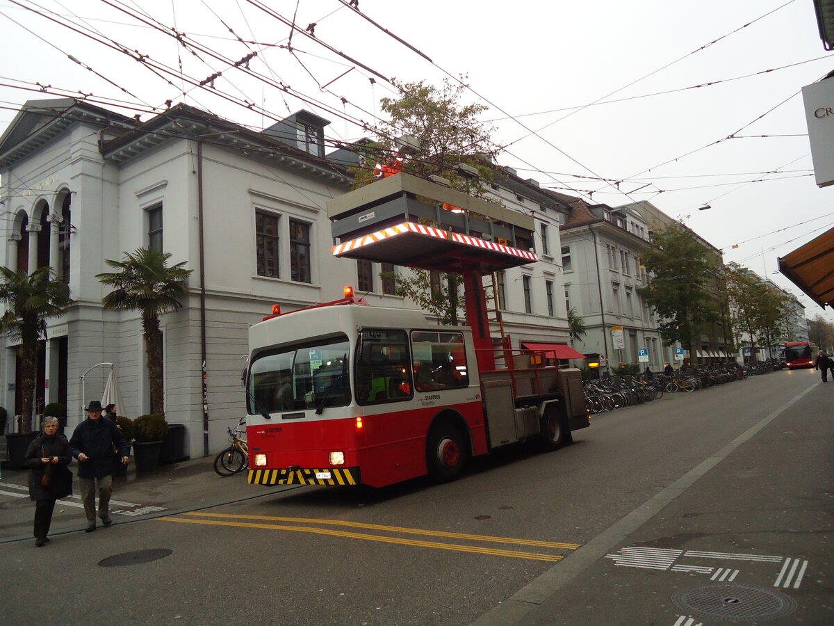 (136'993) - SW Winterthur - ZH 19'447 - Volvo/R&J am 24. November 2011 beim Hauptbahnhof Winterthur