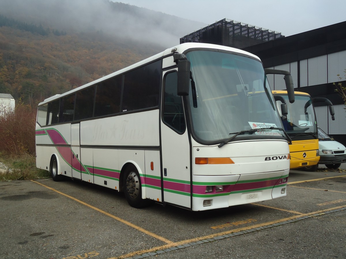 (137'040) - Startrans-Tours, Cointrin - Bova am 26. November 2011 in Biel, Rattinbus