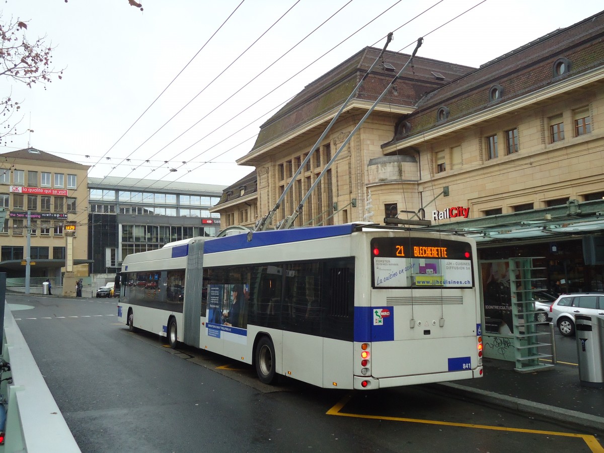 (137'271) - TL Lausanne - Nr. 841 - Hess/Hess Gelenktrolleybus am 18. Dezember 2011 beim Bahnhof Lausanne