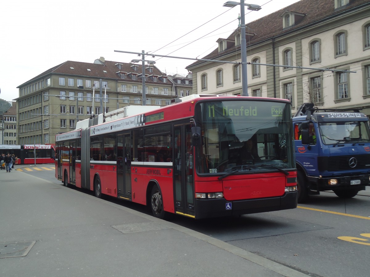 (137'579) - Bernmobil, Bern - Nr. 4 - NAW/Hess Gelenktrolleybus am 9. Januar 2012 beim Bahnhof Bern