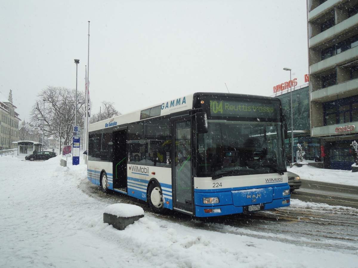 (137'672) - WilMobil, Wil - Nr. 224/SG 245'704 - MAN/Gppel (ex Wick, Wil Nr. 4) am 15. Februar 2012 beim Bahnhof Wil