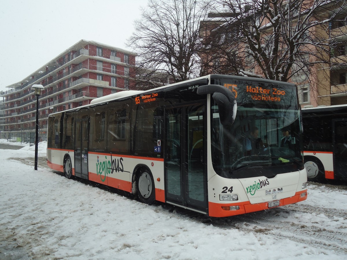 (137'681) - Regiobus, Gossau - Nr. 24/SG 88'221 - MAN am 15. Februar 2012 beim Bahnhof Gossau