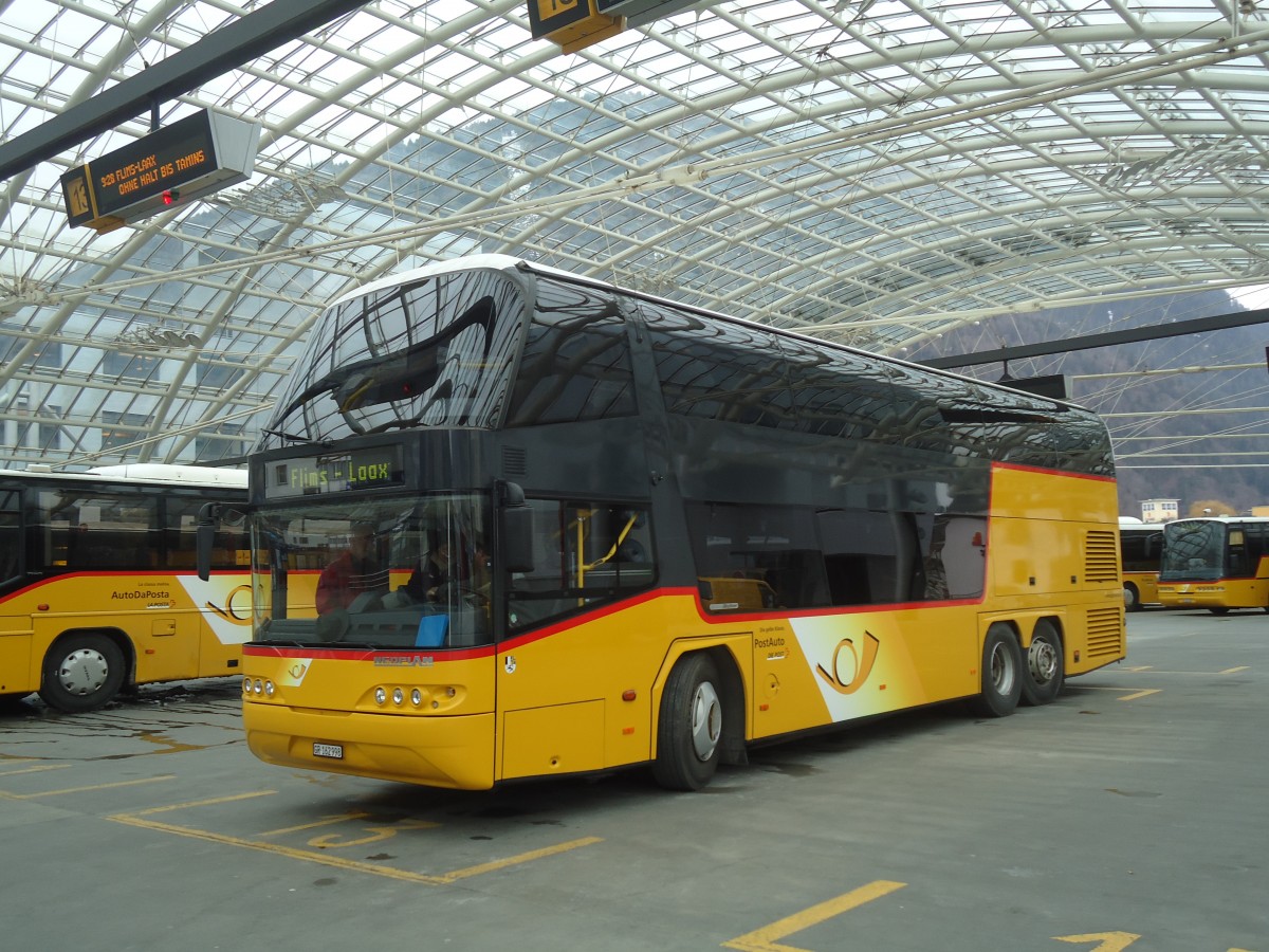 (137'846) - PostAuto Graubnden - GR 162'998 - Neoplan am 5. Mrz 2012 in Chur, Postautostation