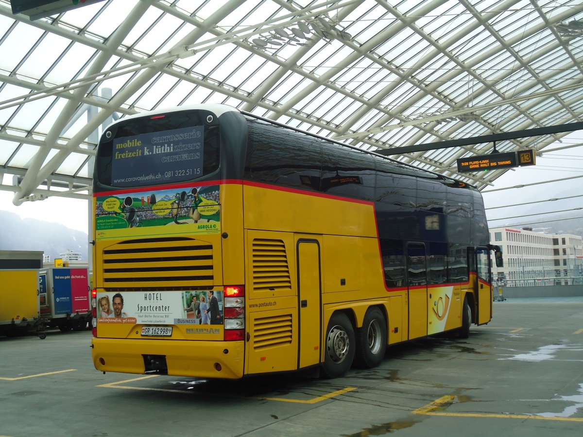 (137'855) - PostAuto Graubnden - GR 162'998 - Neoplan am 5. Mrz 2012 in Chur, Postautostation