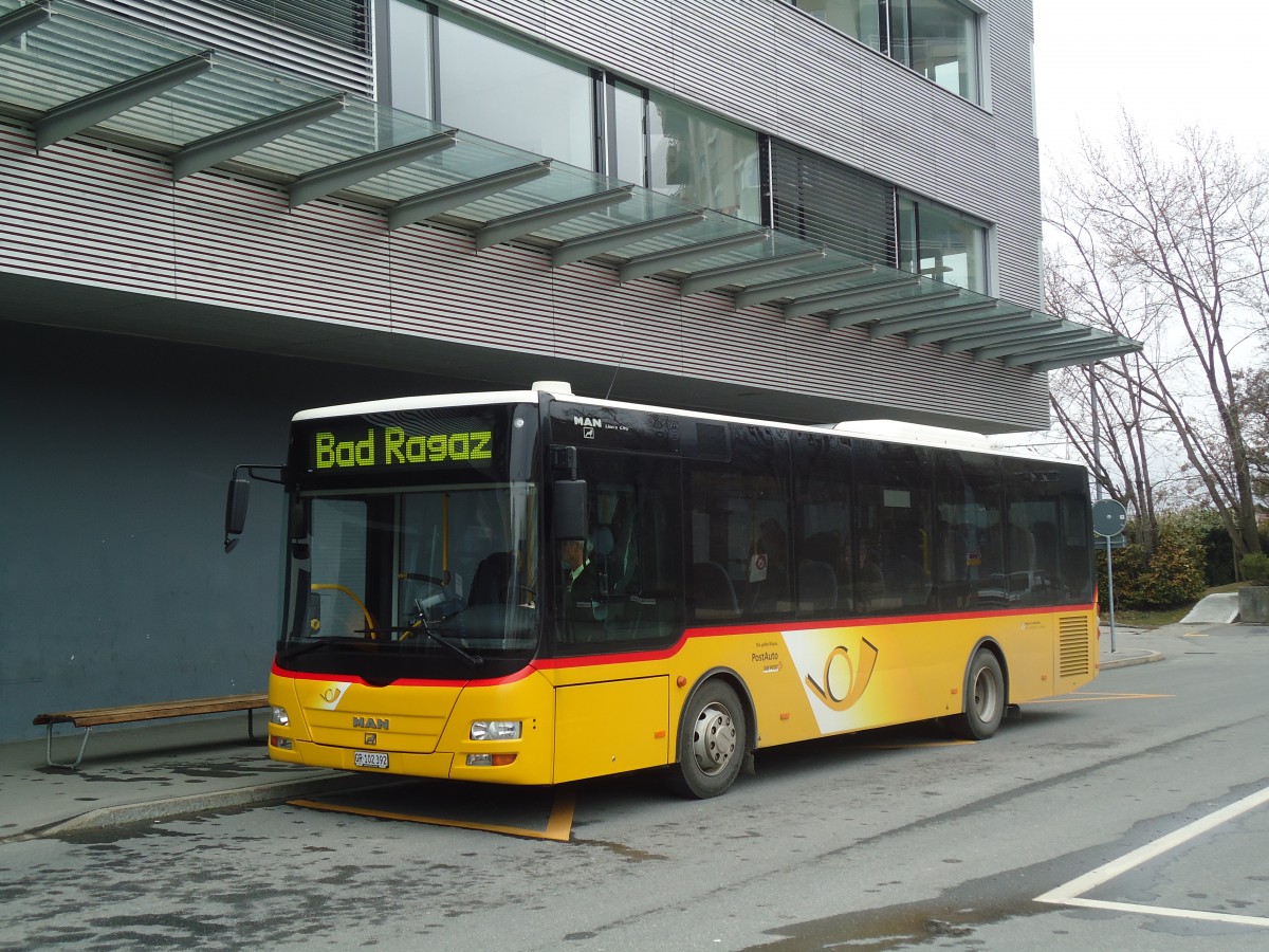 (137'925) - Gessinger, Bad Ragaz - GR 102'392 - MAN/Gppel am 5. Mrz 2012 beim Bahnhof Landquart