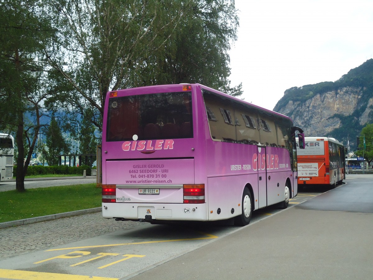 (139'417) - Gisler, Seedorf - UR 9331 - Van Hool am 11. Juni 2012 beim Bahnhof Flelen