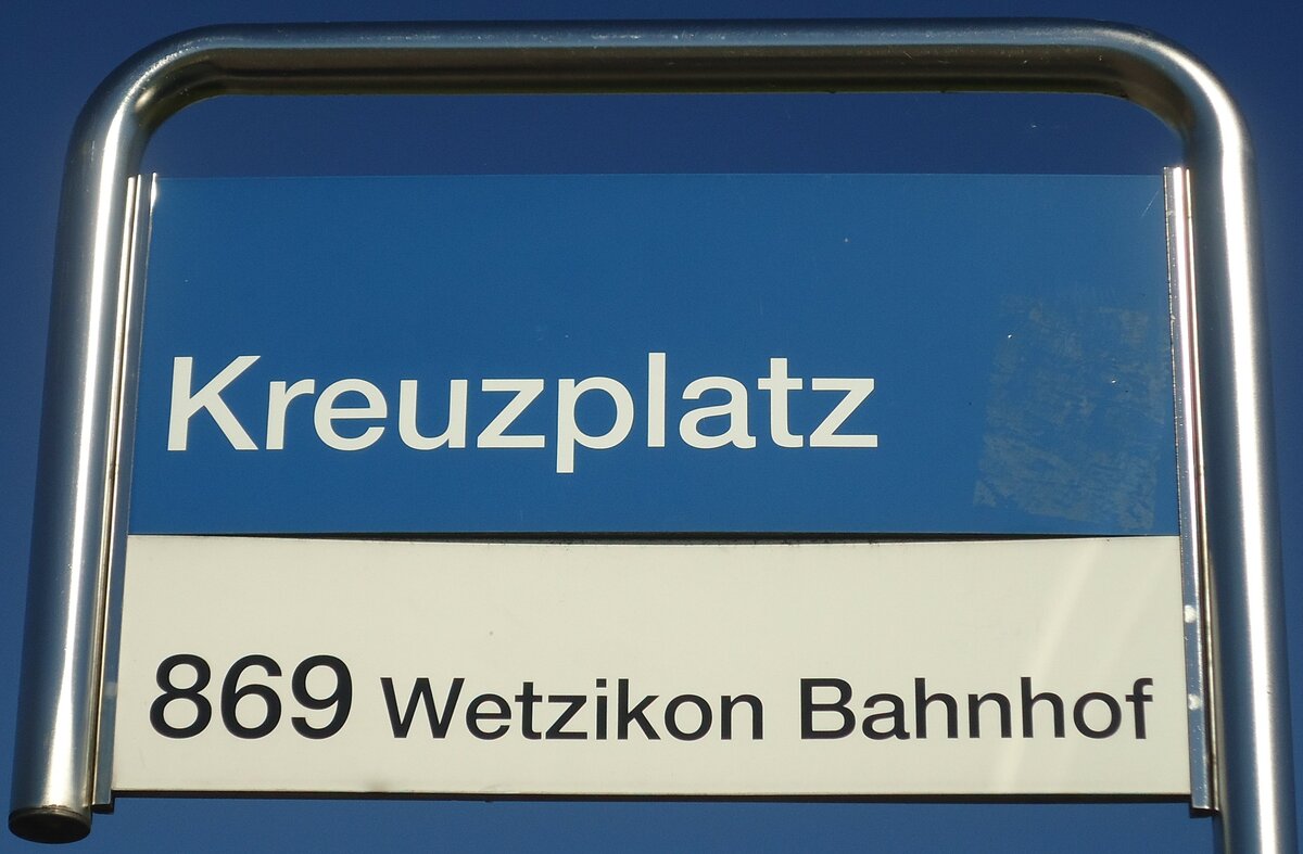 (139'481) - ZVV-Haltestellenschild - Hinwil, Kreuzplatz - am 16. Juni 2012