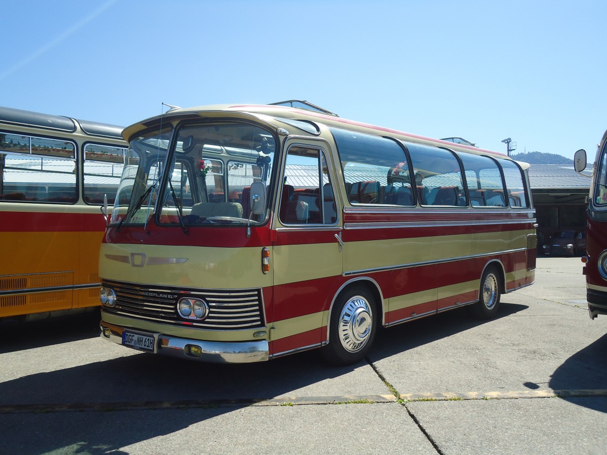 (139'664) - Aus Deutschland: Auwrter Museum, Stuttgart - DGF-NH 61H - Neoplan am 16. Juni 2012 in Hinwil, AMP