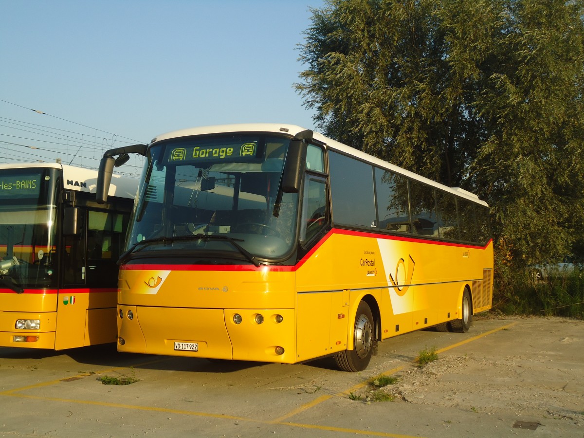 (140'930) - CarPostal Ouest - VD 117'922 - Bova am 27. Juli 2012 in Yverdon, Garage