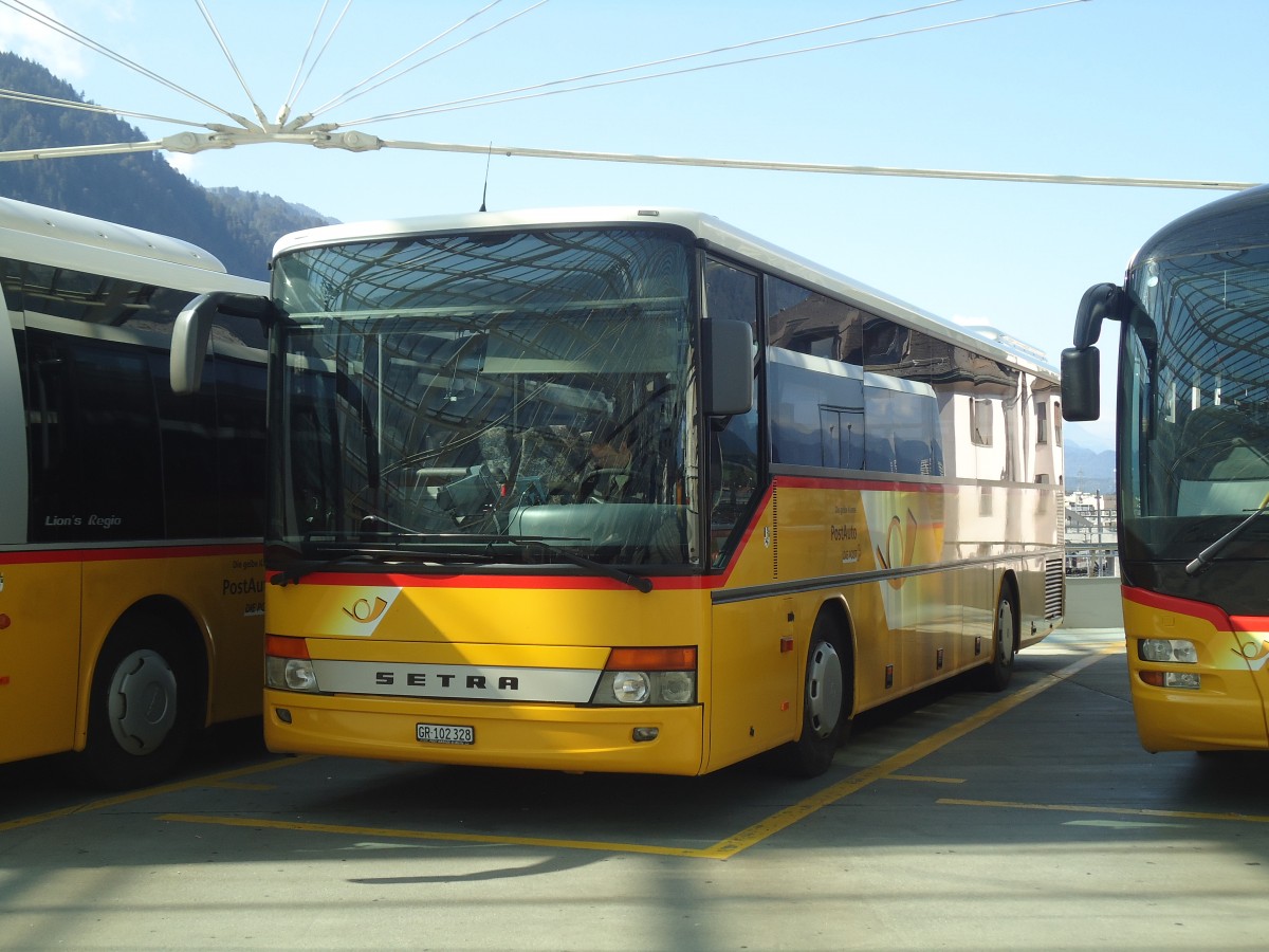 (141'757) - PostAuto Graubnden - GR 102'328 - Setra am 15. September 2012 in Chur, Postautostation