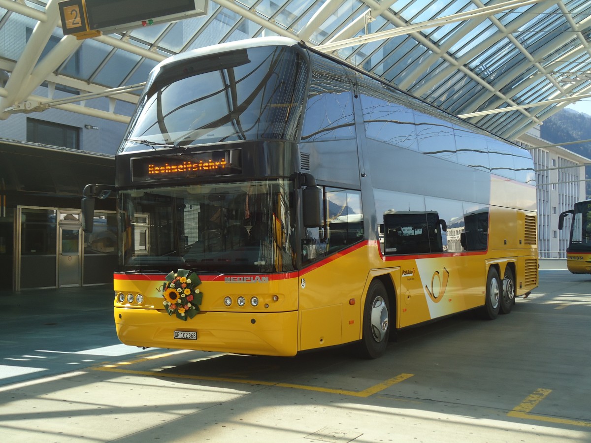 (141'758) - PostAuto Graubnden - GR 102'368 - Neoplan am 15. September 2012 in Chur, Postautostation