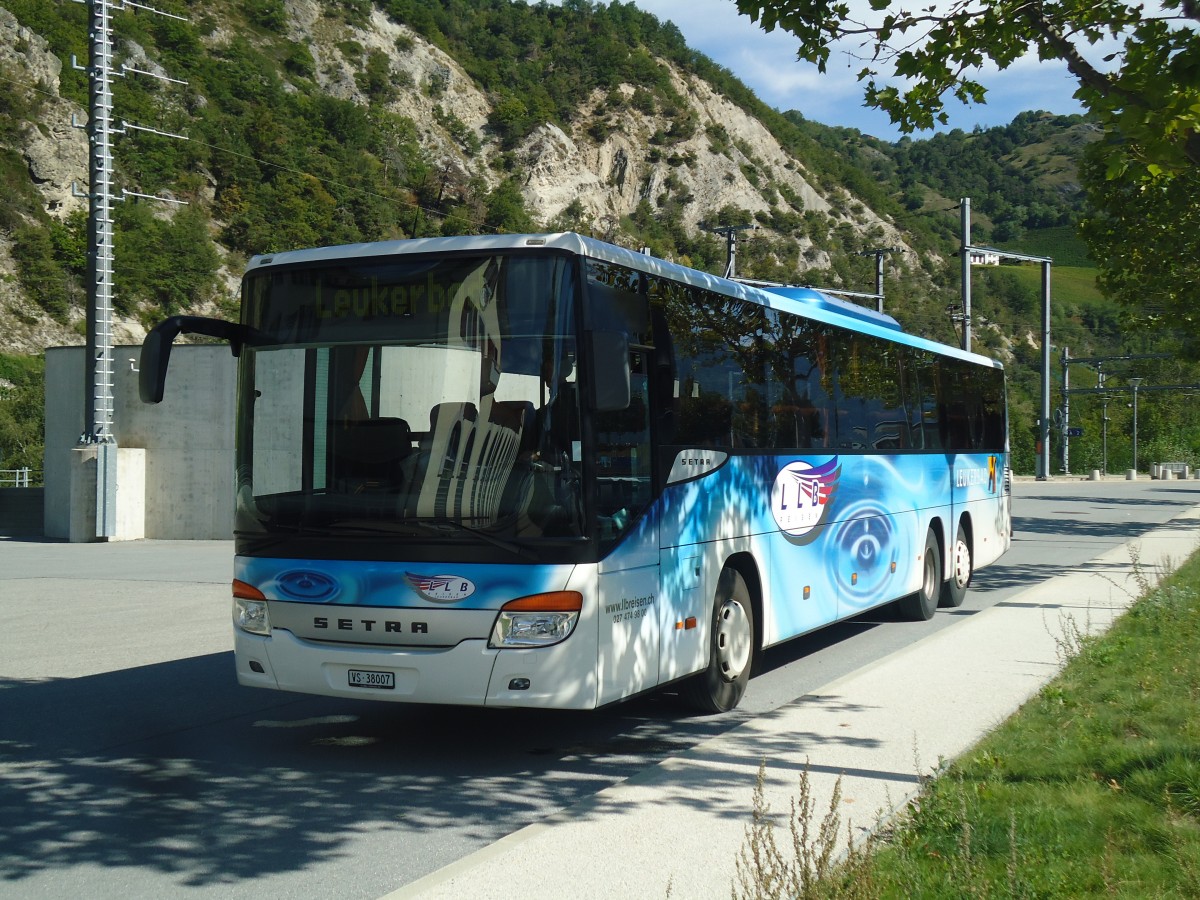 (141'822) - LLB Susten - Nr. 7/VS 38'007 - Setra am 23. September 2012 in Leuk, Garage